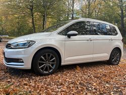 Weiß Gebraucht 2019 VW Touran Highline Van / Kleinbus | 23.699 € (Fairer Preis)
