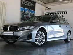 Grau Gebraucht 2022 BMW 318 Sport Line Kombi | 31.200 € (Fairer Preis)