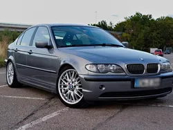 Silber Gebraucht 2004 BMW 325 M Sport Limousine | 11.750 €