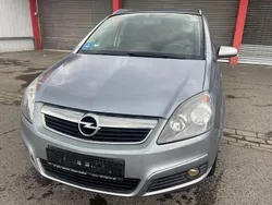 Silber Gebraucht 2005 Opel Zafira Edition Van / Kleinbus | 3.200 € (Fairer Preis)