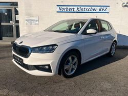 Weiß Gebraucht 2022 Skoda Fabia Ambition Limousine | 12.990 € (Guter Preis)