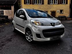 Weiß Gebraucht 2011 Peugeot 107 Kleinwagen | 1.850 € (Fairer Preis)