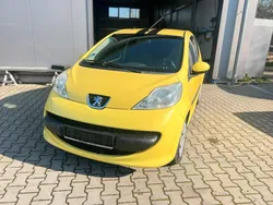 Gelb Gebraucht 2005 Peugeot 107 Kleinwagen | 1.650 € (Etwas zu teuer)