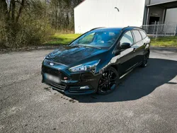 Schwarz Gebraucht 2018 Ford Focus ST Kombi | 16.000 € (Fairer Preis)