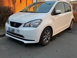 Weiß Gebraucht 2014 VW up! Kleinwagen | 6.400 € (Etwas zu teuer)