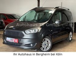 Grau Gebraucht 2016 Ford Tourneo Courier Titanium Van / Kleinbus | 9.900 € (Fairer Preis)