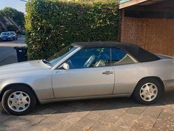 Silber Gebraucht 1993 Mercedes 220 Cabrio | 22.999 €