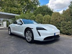 Weiß Gebraucht 2022 Porsche Taycan Performance Package Limousine | 55.000 €