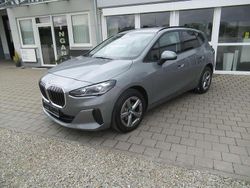 Grau Gebraucht 2024 BMW 218 Van / Kleinbus | 28.890 € (Fairer Preis)
