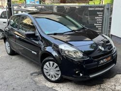 Schwarz Gebraucht 2011 Renault Clio II Dynamique Kleinwagen | 2.299 € (Fairer Preis)