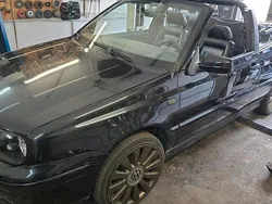 Schwarz Gebraucht 1999 VW Golf Cabriolet Cabrio | 2.400 € (Etwas zu teuer)