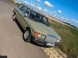 Grün Gebraucht 1983 Mercedes 300 Kombi | 12.500 €