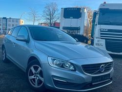Silber Gebraucht 2015 Volvo V60 Kombi | 8.000 €