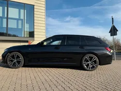 Schwarz Gebraucht 2022 BMW 320 M Sport Kombi | 33.900 € (Fairer Preis)
