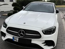 Weiß Gebraucht 2020 Mercedes E300 AMG Limousine | 43.200 € (Teuer)