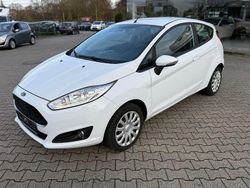 Weiß Gebraucht 2016 Ford Fiesta Celebration Kleinwagen | 5.995 € (Fairer Preis)