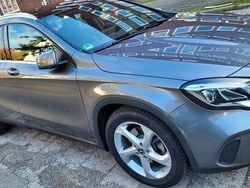 Grau Gebraucht 2017 Mercedes GLA250 Urban SUV | 22.900 € (Fairer Preis)
