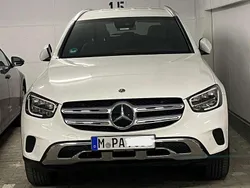 Weiß Gebraucht 2022 Mercedes GLC200 AMG line Plus SUV | 42.850 € (Guter Preis)