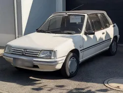 Weiß Gebraucht 1990 Peugeot 205 Cabrio | 2.000 €