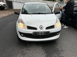 Weiß Gebraucht 2008 Renault Clio III Kleinwagen | 2.350 €