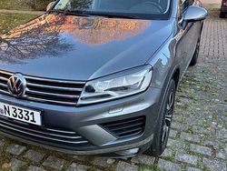 Grau Gebraucht 2016 VW Touareg SUV | 18.500 € (Fairer Preis)