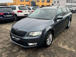 Grau Gebraucht 2017 Skoda Octavia Style Kombi | 9.500 € (Guter Preis)