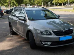 Beige Gebraucht 2014 Skoda Octavia Kombi | 5.900 € (Superpreis)