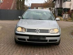 Silber Gebraucht 1999 VW Golf IV Kleinwagen | 5.500 €
