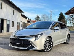 Precious silver Gebraucht 2019 Toyota Corolla Hybrid Club Kombi | 19.790 € (Guter Preis)