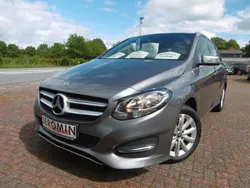 Grau Gebraucht 2018 Mercedes B180 Van / Kleinbus | 16.550 € (Fairer Preis)