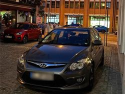 Grau Gebraucht 2011 Hyundai i30 Limousine | 2.900 € (Fairer Preis)