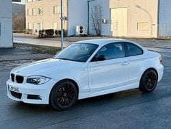 Weiß Gebraucht 2013 BMW 125 Coupé Sport Line Coupé | 23.700 €