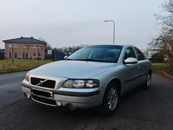 Silber Gebraucht 2001 Volvo S60 Limousine | 3.000 € (Teuer)