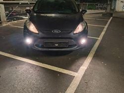 Grau Gebraucht 2009 Ford Fiesta Titanium Limousine | 2.900 € (Guter Preis)