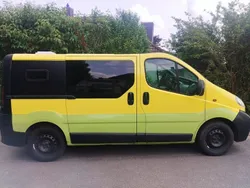 Gelb Gebraucht 2004 Opel Vivaro Van | 5.900 €
