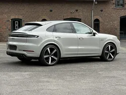 Grau Gebraucht 2023 Porsche Cayenne SUV | 115.790 € (Fairer Preis)