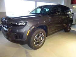 Baltic grey / dach schwarz Gebraucht 2024 Jeep Grand Cherokee Trailhawk SUV | 79.990 € (Teuer)