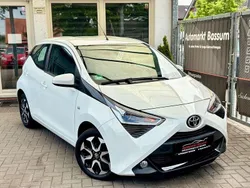Weiß Gebraucht 2021 Toyota Aygo X-play Kleinwagen | 10.599 € (Fairer Preis)