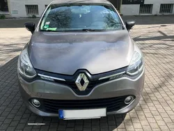 Grau Gebraucht 2014 Renault Clio IV Limousine | 9.500 € (Fairer Preis)