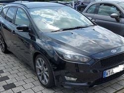 Iridiumschwarz metallic Gebraucht 2018 Ford Focus ST-Line Kombi | 14.980 € (Fairer Preis)