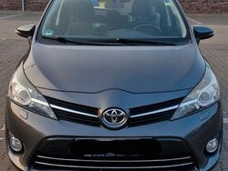 Grau Gebraucht 2014 Toyota Verso Executive Van / Kleinbus | 9.100 € (Etwas zu teuer)