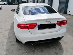 Weiß Gebraucht 2016 Jaguar XE Portfolio Limousine | 11.800 € (Superpreis)