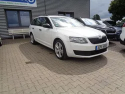 Weiß Gebraucht 2013 Skoda Octavia Active Kombi | 7.990 € (Fairer Preis)