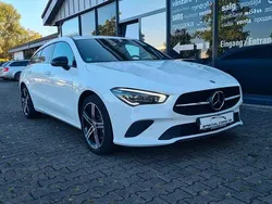 Weiß Gebraucht 2021 Mercedes CLA200 Shooting Brake Kombi | 22.990 € (Guter Preis)