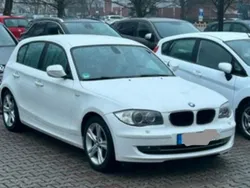 Weiß Gebraucht 2011 BMW 118 Sport Line Kleinwagen | 6.000 €