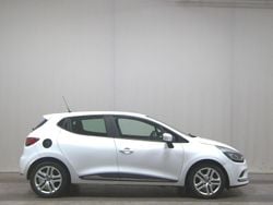 Weiss Gebraucht 2018 Renault Clio IV Limousine | 7.280 € (Guter Preis)