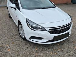 Weiß Gebraucht 2018 Opel Astra Kombi | 8.000 €