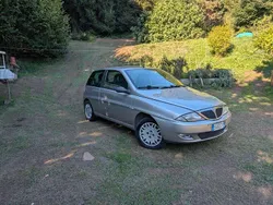 Silber Gebraucht 2001 Lancia Ypsilon Kleinwagen | 2.000 €