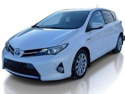 Weiß Gebraucht 2014 Toyota Auris Hybrid Edition Limousine | 10.990 € (Etwas zu teuer)