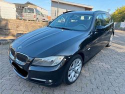Schwarz Gebraucht 2012 BMW 318 Lifestyle Kombi | 8.999 € (Etwas zu teuer)